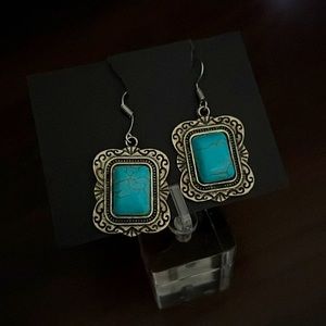 Dangle earrings set of 2